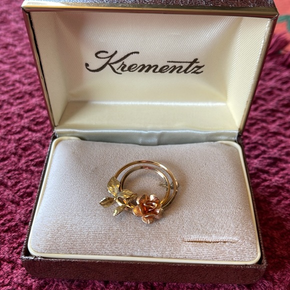 Vintage Krementz 14K Gold Overlay Brooch, Number 9623Y, Excellent Condition - Picture 4 of 11
